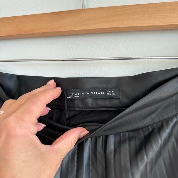 Zara Pleated Midi Skirt Black L NWT - Picture 4 of 9